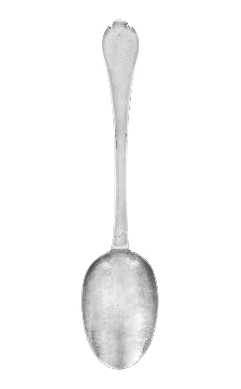 A William III Silver Trefid-Spoon, by Lawrence Coles, London, 1701 - Bild 2 aus 6