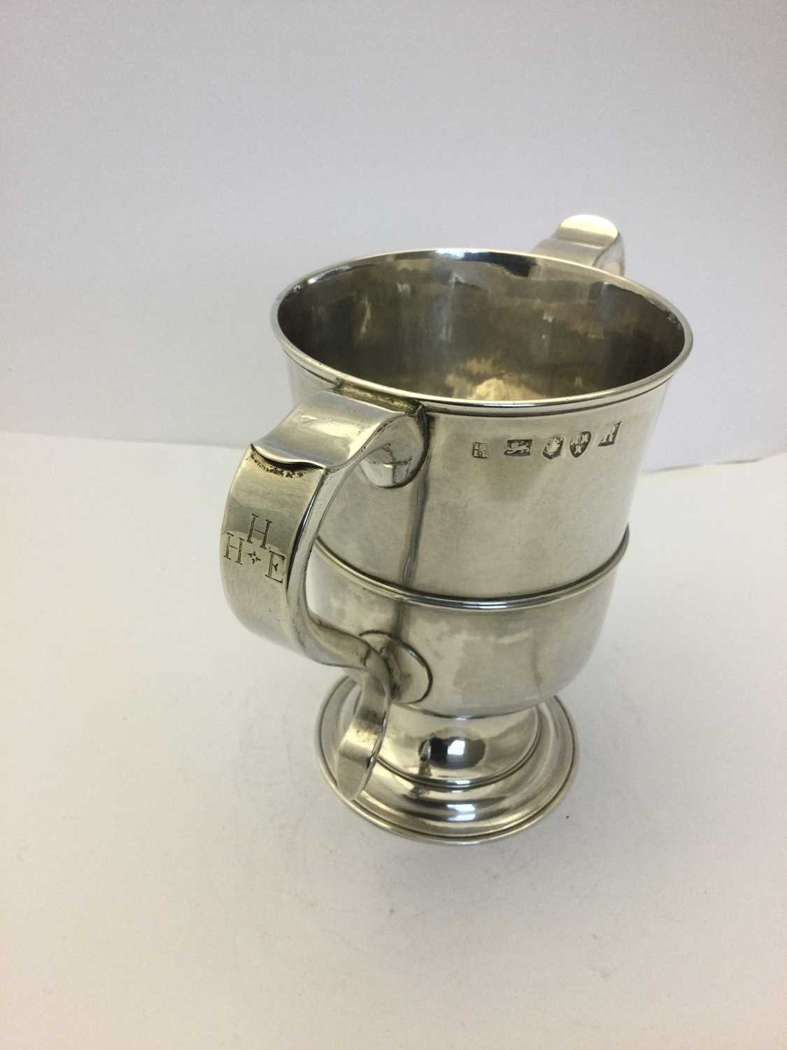 A George III Provincial Silver Two-Handled Cup, by John Langlands and John Robertson, Newcastle, 17 - Image 5 of 9