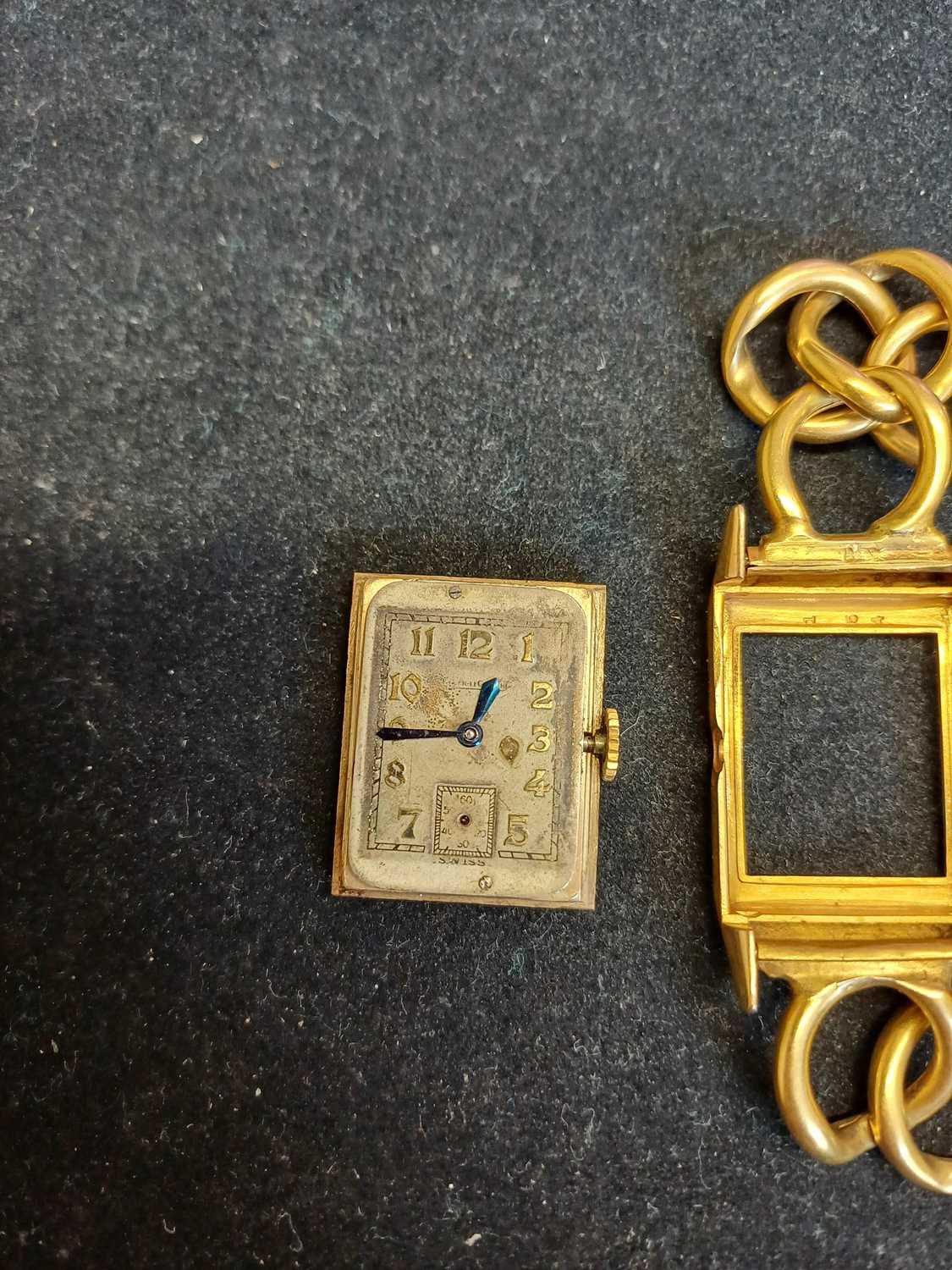 Jaeger leCoultre: A 9 Carat Gold Rectangular Wristwatch, signed Jaeger LeCoultre, 1932, manual wound - Image 4 of 8