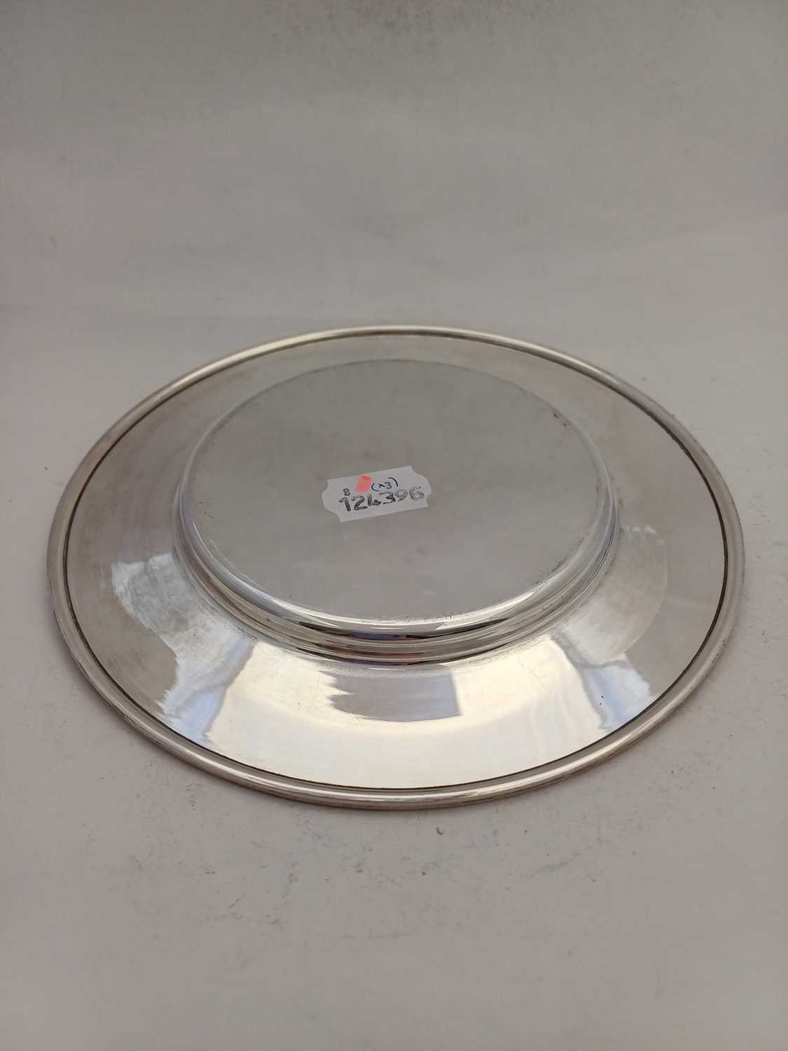 A Set of Three George VI Silver Plates, by Davies and Powers, Birmingham, 1948 - Image 6 of 7