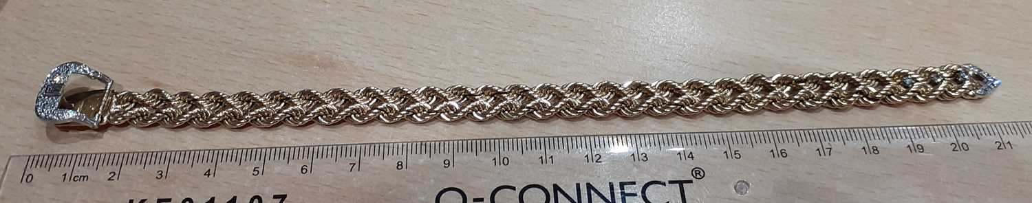 A Diamond Buckle Bracelet two rows of yellow rope twist chain terminating to an eight-cut and - Image 2 of 5