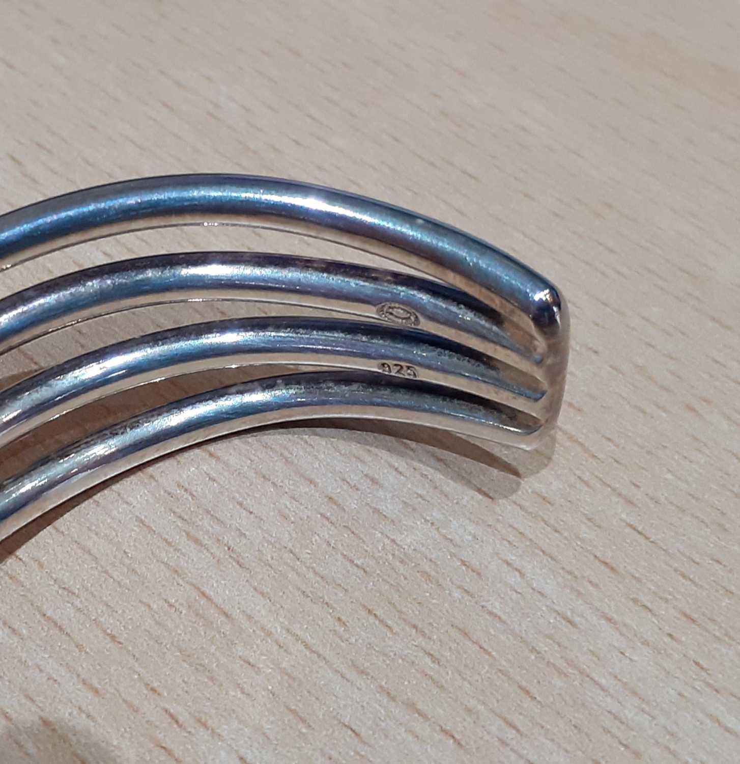 An 'Alliance' Bangle, by Georg Jensen formed of four white plain polished crossover bands measures - Bild 3 aus 5