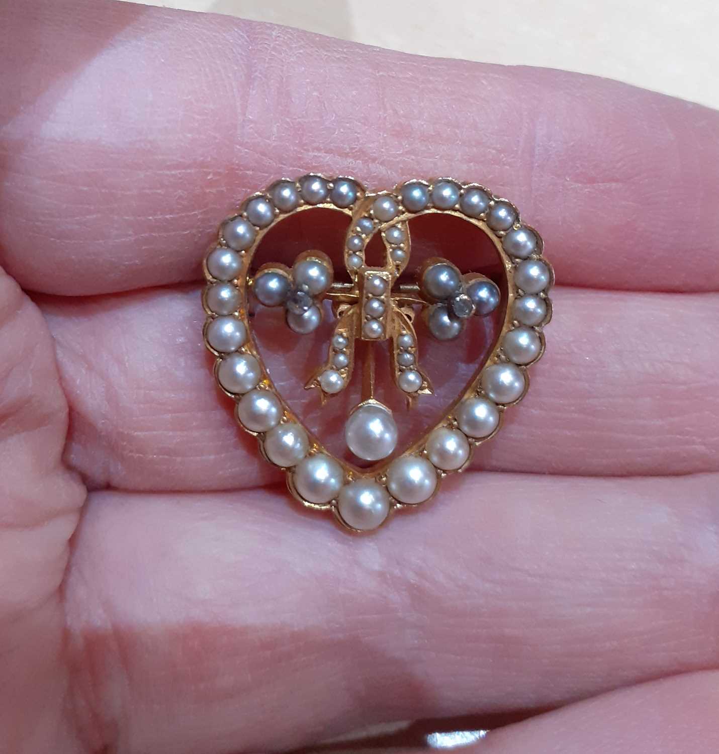 A Victorian Split Pearl and Diamond Brooch the openwork heart set throughout with graduated split - Image 3 of 4