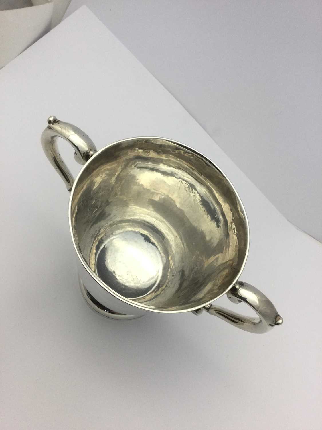 A George II Silver Two-Handled Cup, by William Williams, London, Circa 1740 - Bild 4 aus 7