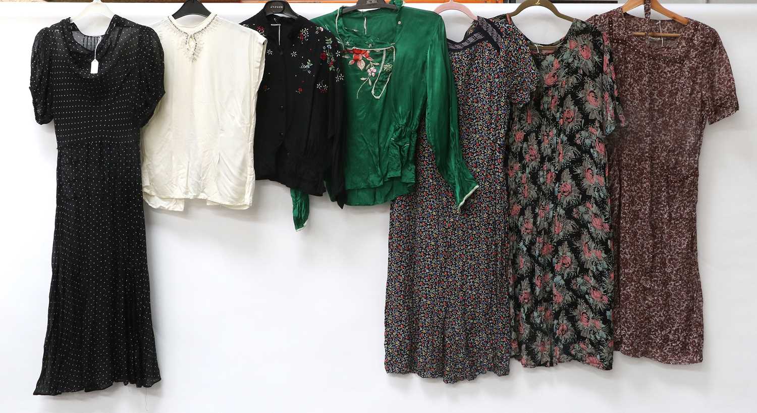 Circa 1930-50s Ladies Day Wear and Separates, comprising eight short and long sleeve tops in printed - Image 2 of 4