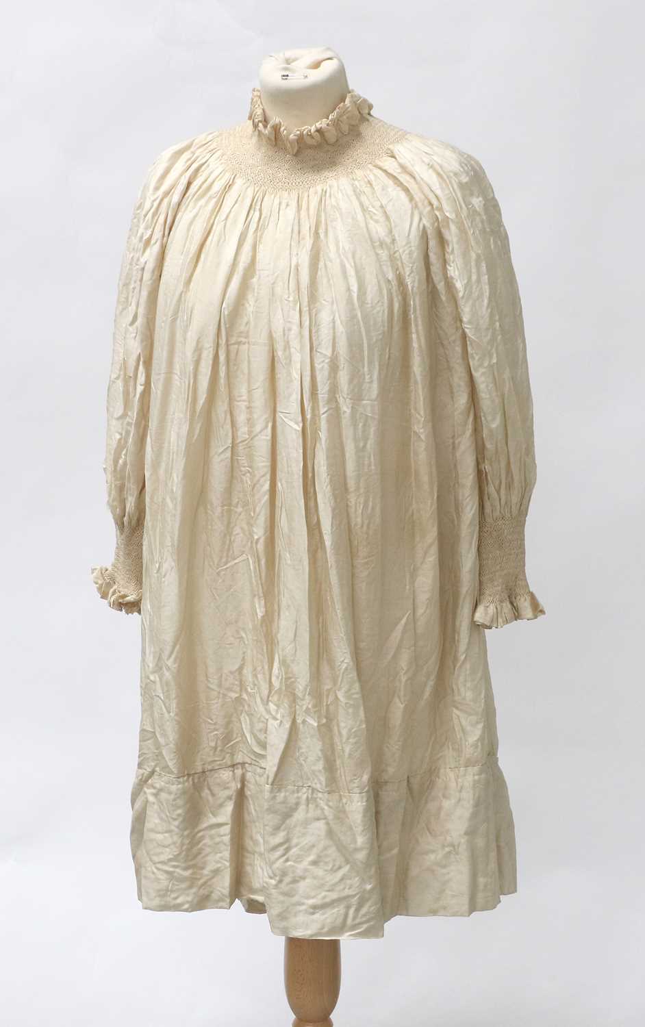 Early 20th Century Costume comprising an ivory silk wedding dress with boat shaped neck, half - Image 4 of 6