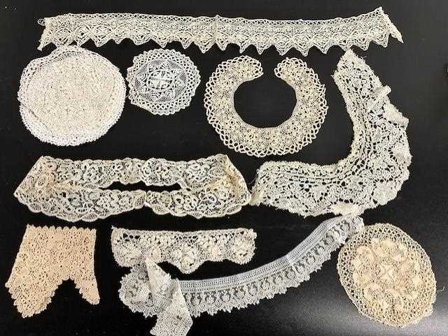 Assorted 19th/Early 20th Century Lace and Other Items including a small lace trimmed pink cotton pin - Bild 5 aus 5
