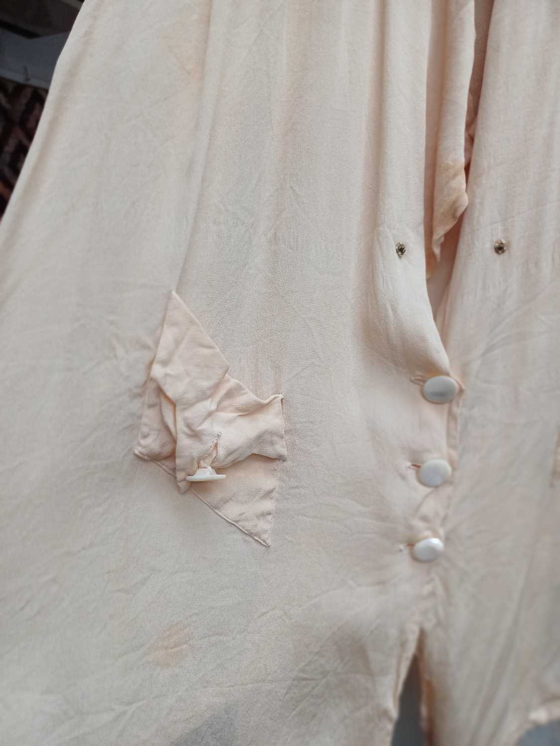 Fourteen Circa 1920-40s Ladies Tops and Shirts in white, cream, pale pink and peach in silk, satin - Image 21 of 29