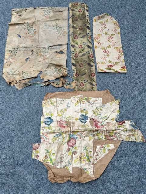 Assorted Late 18th and 19th Century Silk Brocade Remnants in various colours and sizes, (one box) - Bild 13 aus 21