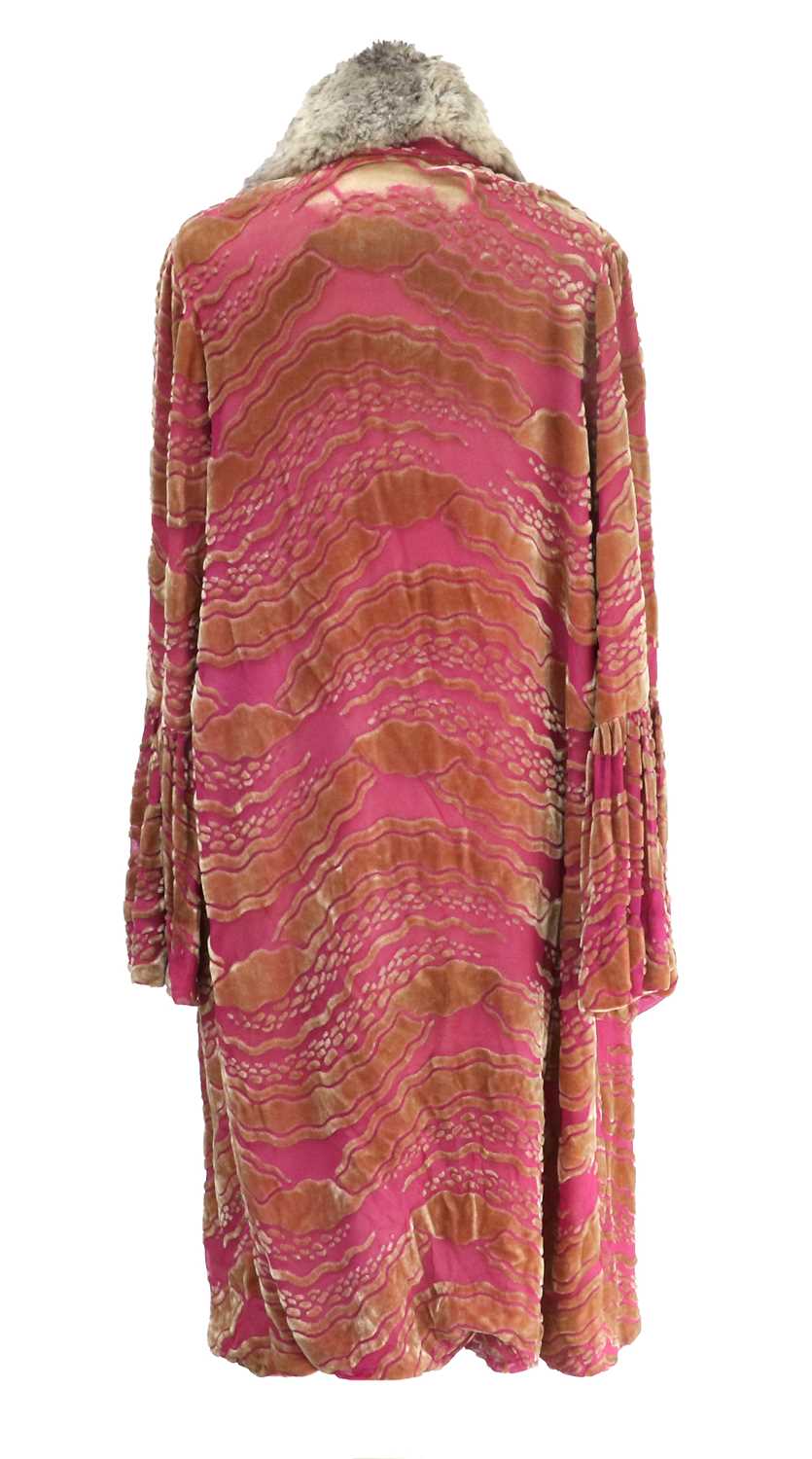 Circa 1930s Pink Silk Chiffon and Cut Velvet Evening Coat, with stylish gathered and flared lower - Image 2 of 17