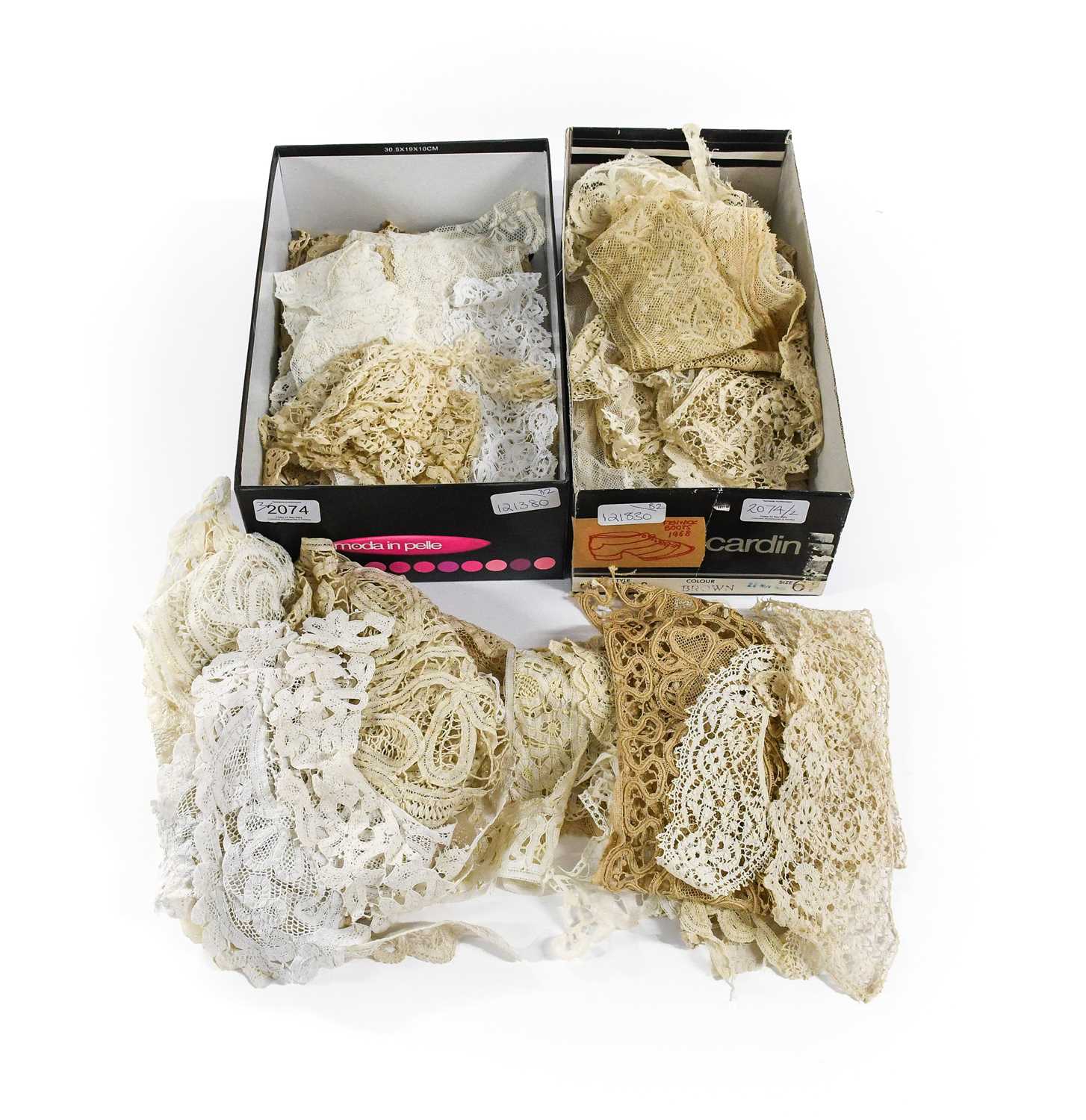 Assorted 19th Century/20th Century Lace comprising assorted lengths of trims, collars, cuffs,