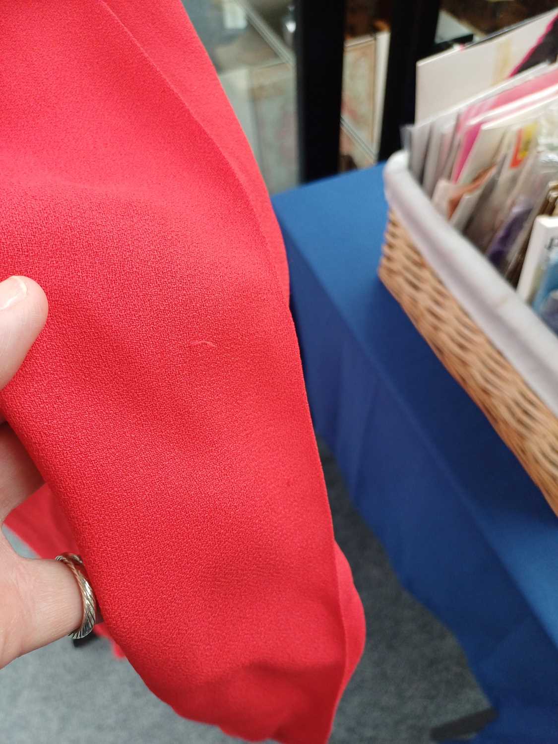 Ossie Clark Red Moss Crepe Long Dress with long sleeves, covered buttons with loop fastenings to the - Bild 11 aus 20