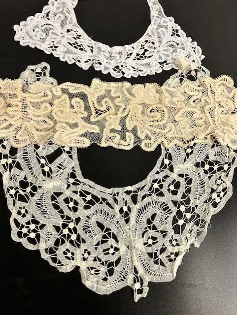 Assorted 19th Century/20th Century Lace comprising assorted lengths of trims, collars, cuffs, - Image 4 of 11