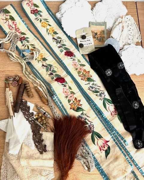 Assorted Haberdashery, Lace and Eastern Woven Textiles, comprising wicker sewing basket, lace - Image 5 of 9