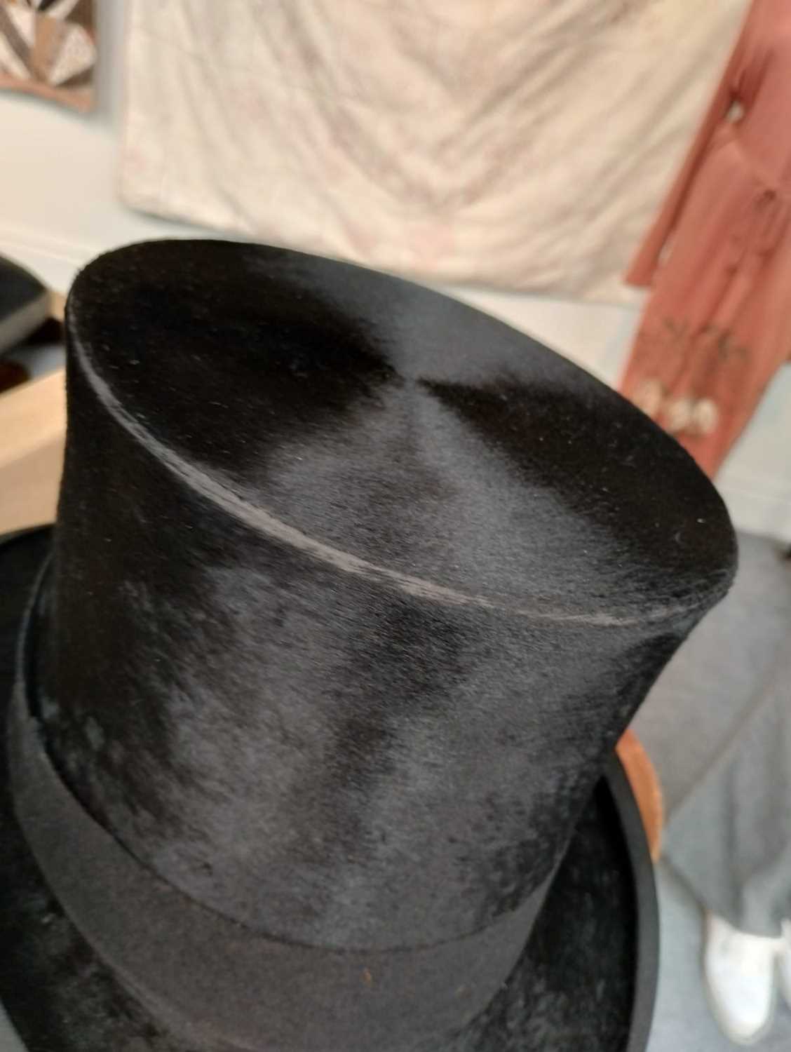 Black Silk Top Hat in Fitted Leather Hat Case with lime green cotton lining 20.5cm by 16.5cm, - Image 15 of 16