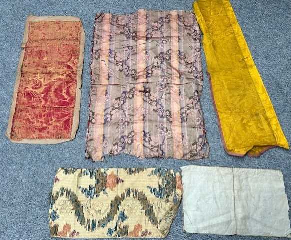 Assorted Late 18th and 19th Century Silk Brocade Remnants in various colours and sizes, (one box) - Bild 9 aus 21
