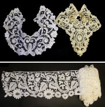 Early 20th Century Belgian Bruges Bobbin Lace Flounce, of decorative floral design, 22cm by 745cm,
