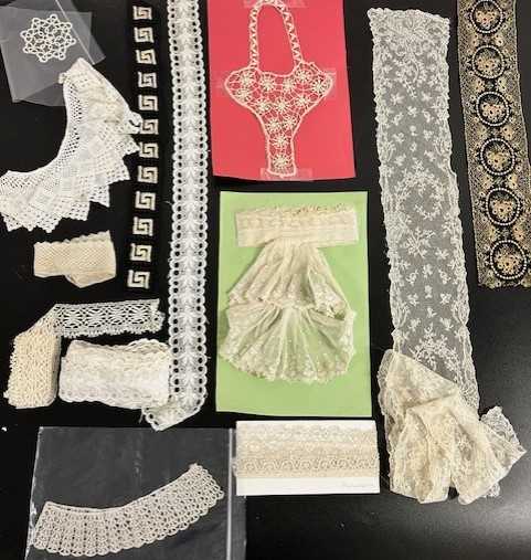 Assorted Mainly 20th Century Hand and Machine Made Lace, comprising two lappets, collars, appliqués, - Image 3 of 6