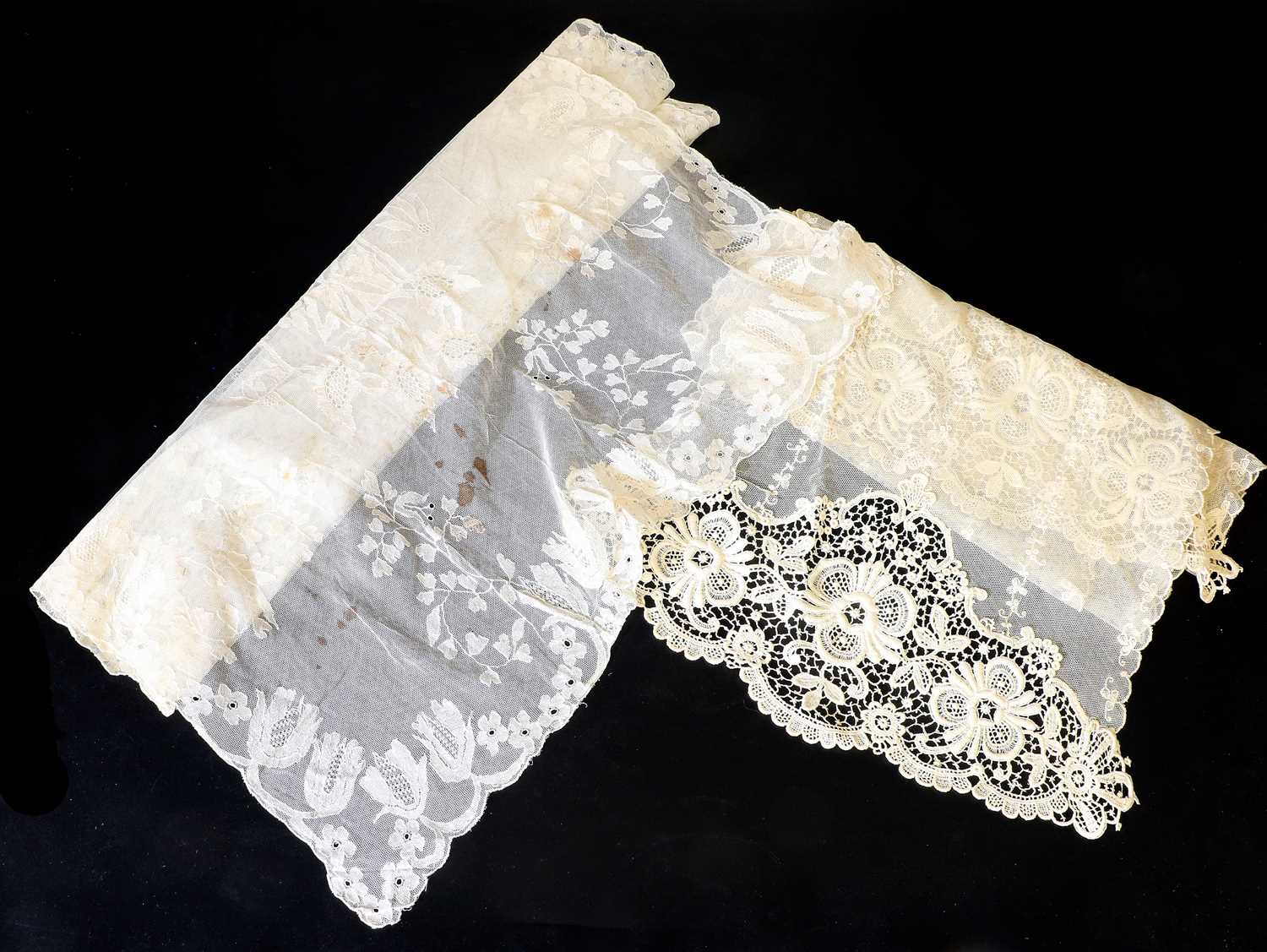 Assorted Early 20th Century Lace comprising a machine lace cream stole, a bonnet veil and white - Image 7 of 10