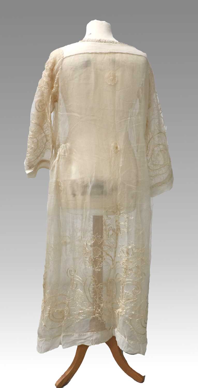Early 20th Century Cream Silk Wedding Dress of sleeveless tabard style with ribbon ties to the - Image 4 of 11