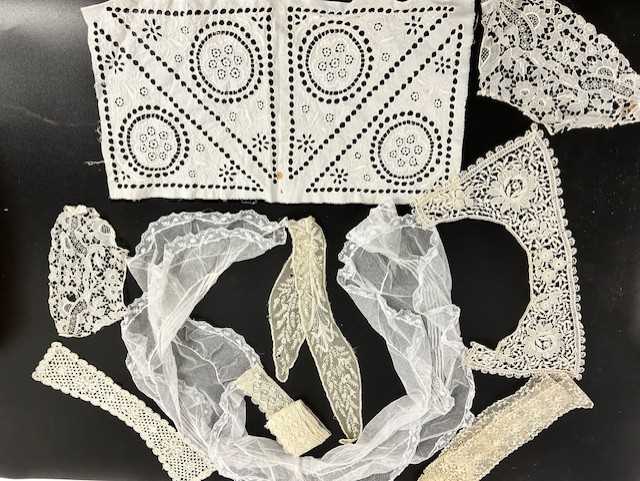 Assorted Mainly 20th Century Hand and Machine Made Lace, comprising two lappets, collars, appliqués, - Image 6 of 6