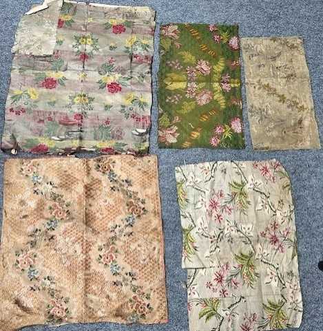 Assorted Late 18th and 19th Century Silk Brocade Remnants in various colours and sizes, (one box) - Bild 17 aus 21