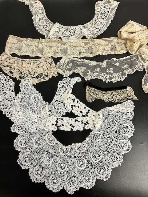 Assorted 19th Century/20th Century Lace comprising assorted lengths of trims, collars, cuffs, - Image 6 of 11