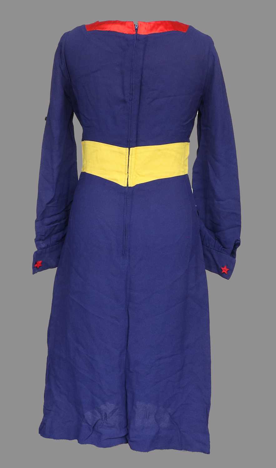 Circa 1960s Wallis Fashion Shops Dress, in blue crepe type fabric with red satin trimmed boat shaped - Image 3 of 9
