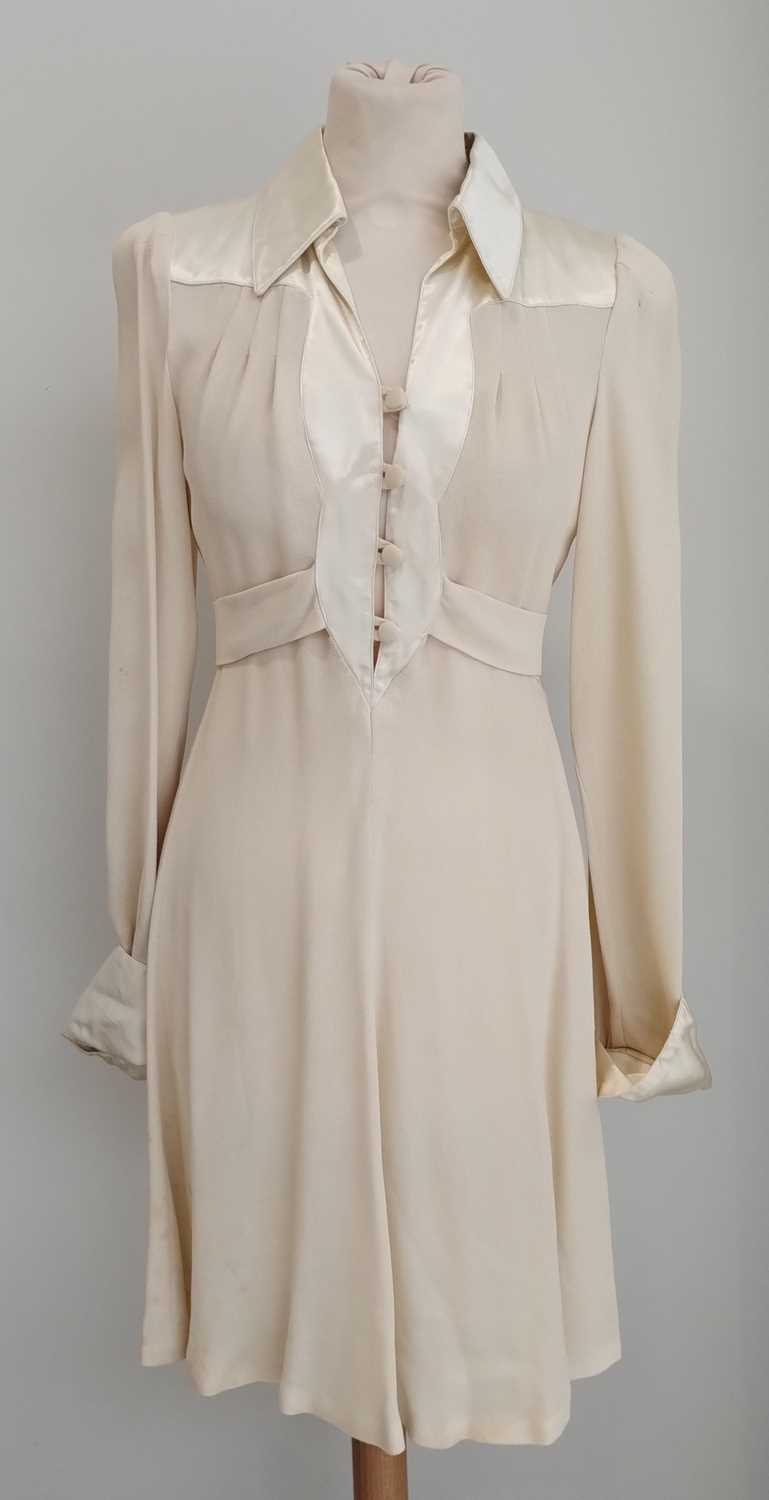 Ossie Clark for Radley Cream Moss Crepe Mini Dress, with long sleeves, mounted with cream satin type - Bild 2 aus 23