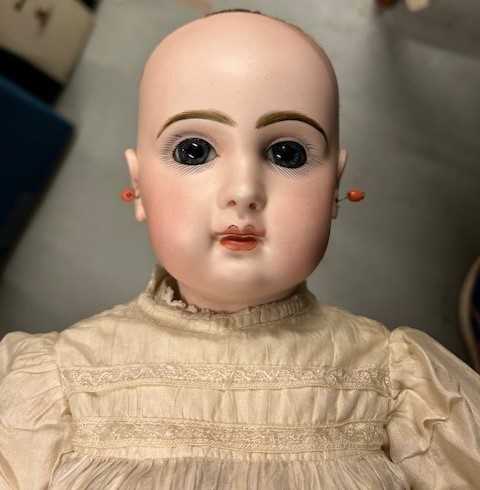 A French Tete Jumeau Bisque Socket Head Bebe Doll, with fixed blue glass paper-weight eyes, finely - Image 5 of 6
