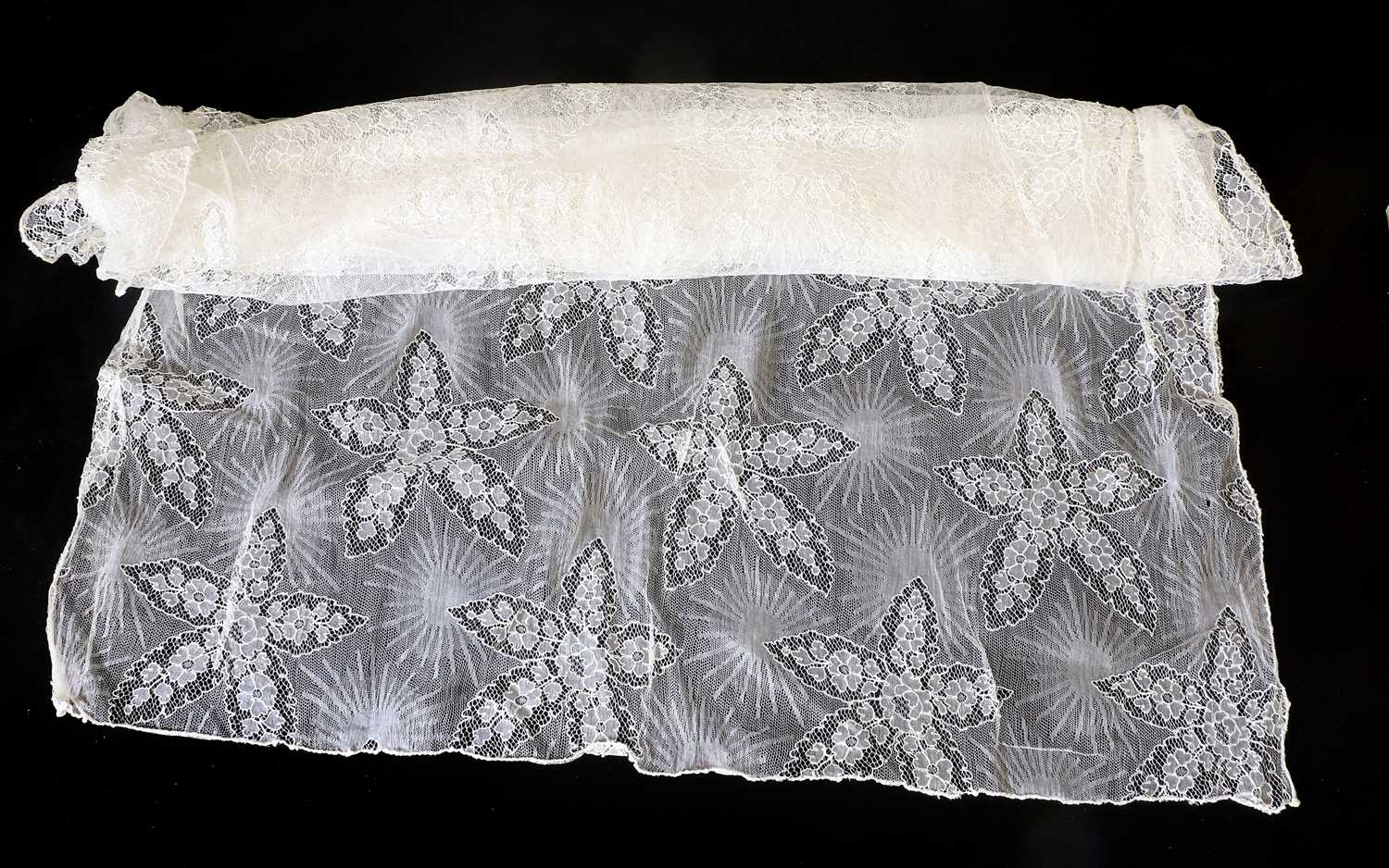 Assorted Early 20th Century Lace comprising a machine lace cream stole, a bonnet veil and white - Image 6 of 10