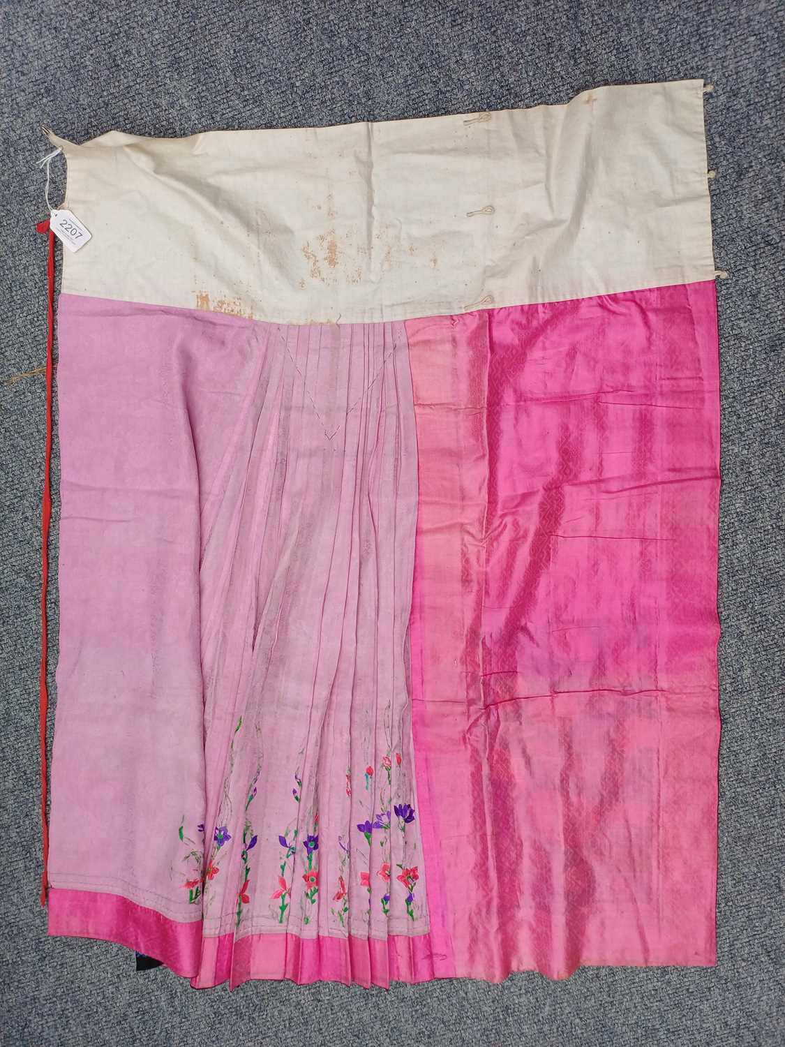 Early 20th Century Chinese Skirt in pink figured silk, with bright silk floral embroidery to the - Image 7 of 14