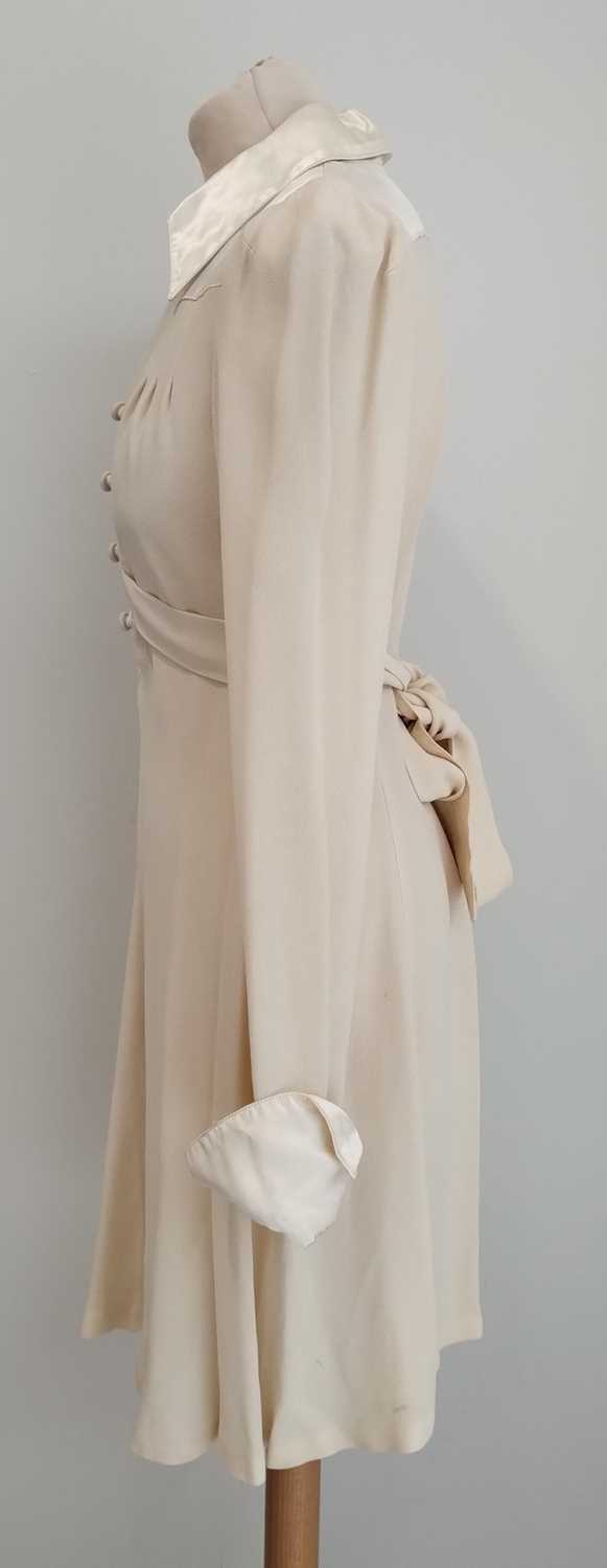 Ossie Clark for Radley Cream Moss Crepe Mini Dress, with long sleeves, mounted with cream satin type - Bild 3 aus 23
