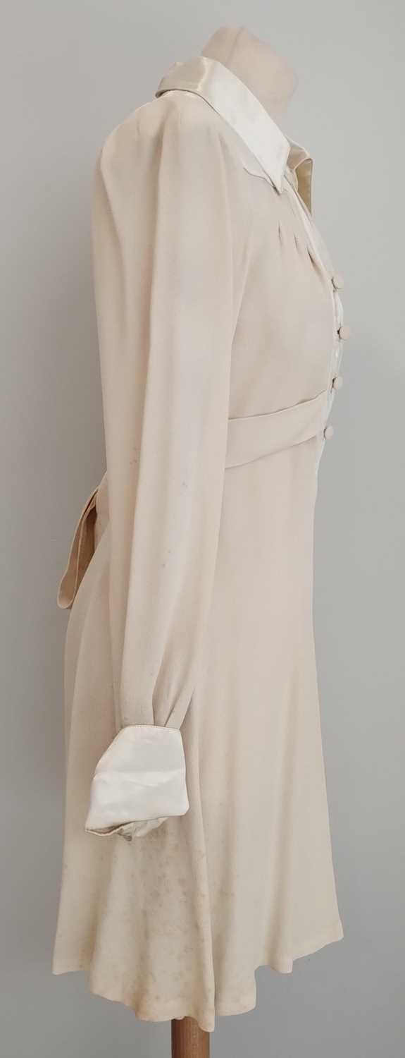Ossie Clark for Radley Cream Moss Crepe Mini Dress, with long sleeves, mounted with cream satin type - Bild 5 aus 23