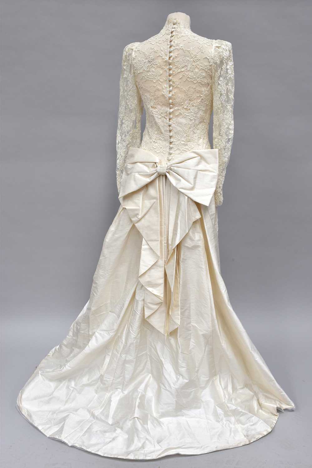 Circa 1990s Wizard of Gos, High Street Kensington London Ivory Lace Mounted Wedding Dress, with long - Image 2 of 2