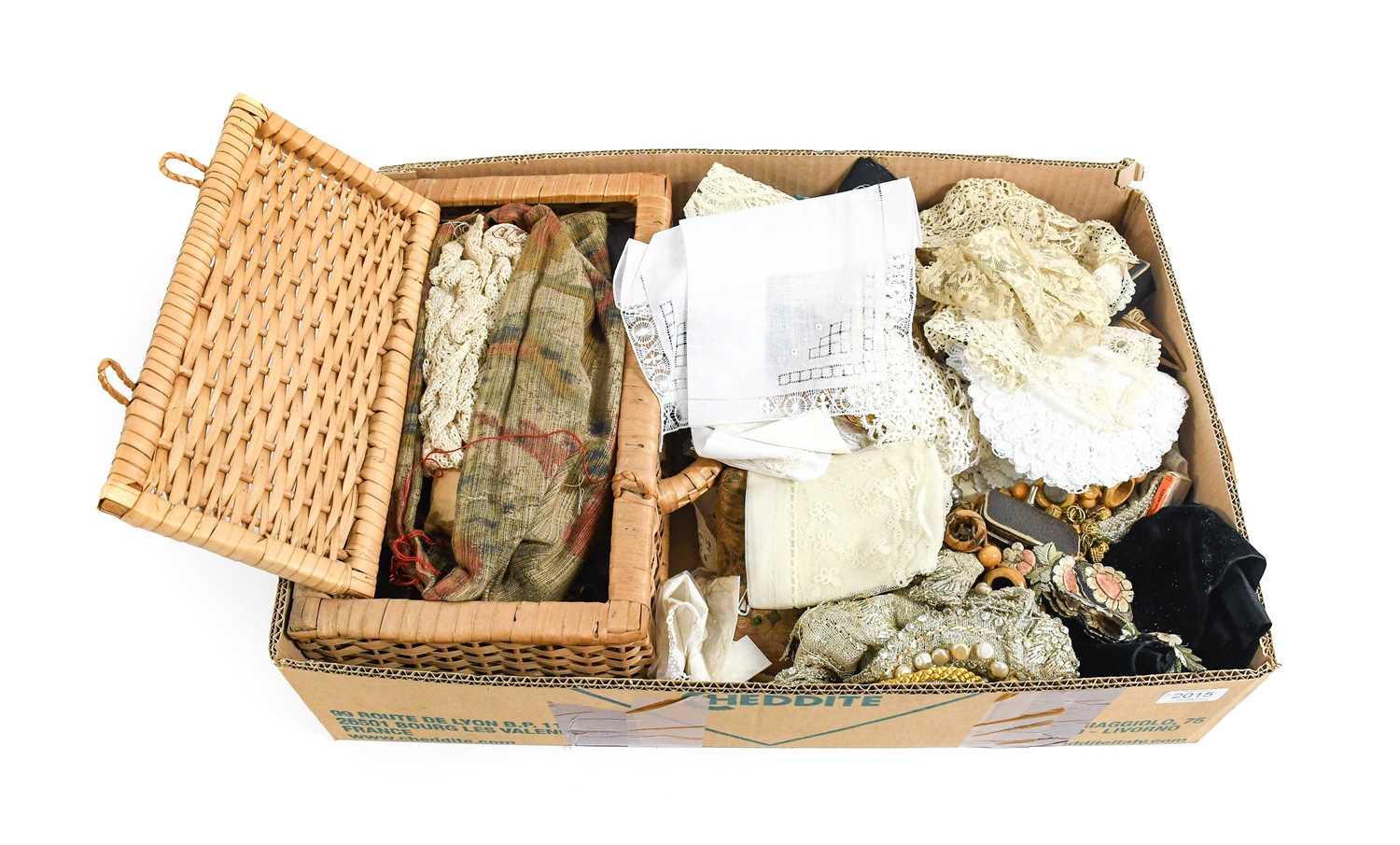 Assorted Haberdashery, Lace and Eastern Woven Textiles, comprising wicker sewing basket, lace - Bild 3 aus 9