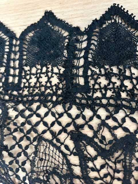 Early 20th Century Chinese Black Silk Shawl with cream silk floral embroidery, 115cm square - Image 14 of 14