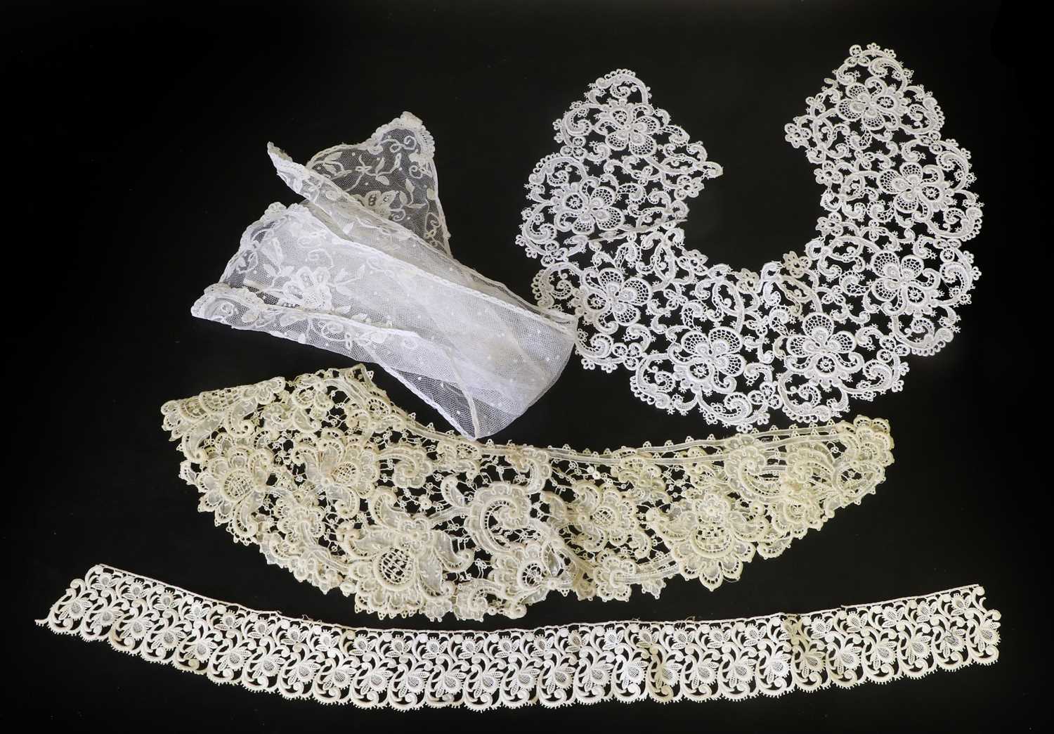 Assorted Early 20th Century Lace comprising a machine lace cream stole, a bonnet veil and white - Image 3 of 10