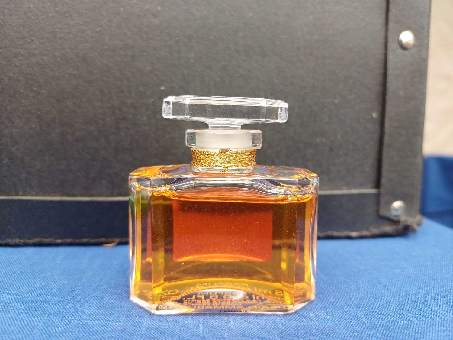 Modern Perfumes comprising Guerlain Mitsouko eau de toilette 50ml (half full), Joy by Jean Patou - Bild 5 aus 5