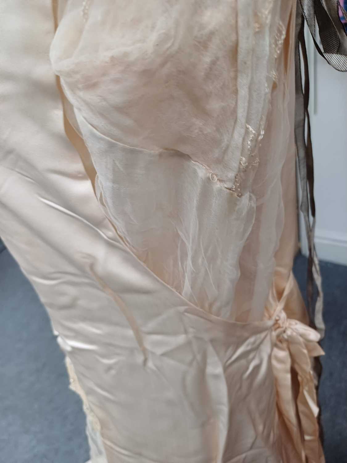 Early 20th Century Cream Silk Wedding Dress of sleeveless tabard style with ribbon ties to the - Image 6 of 11