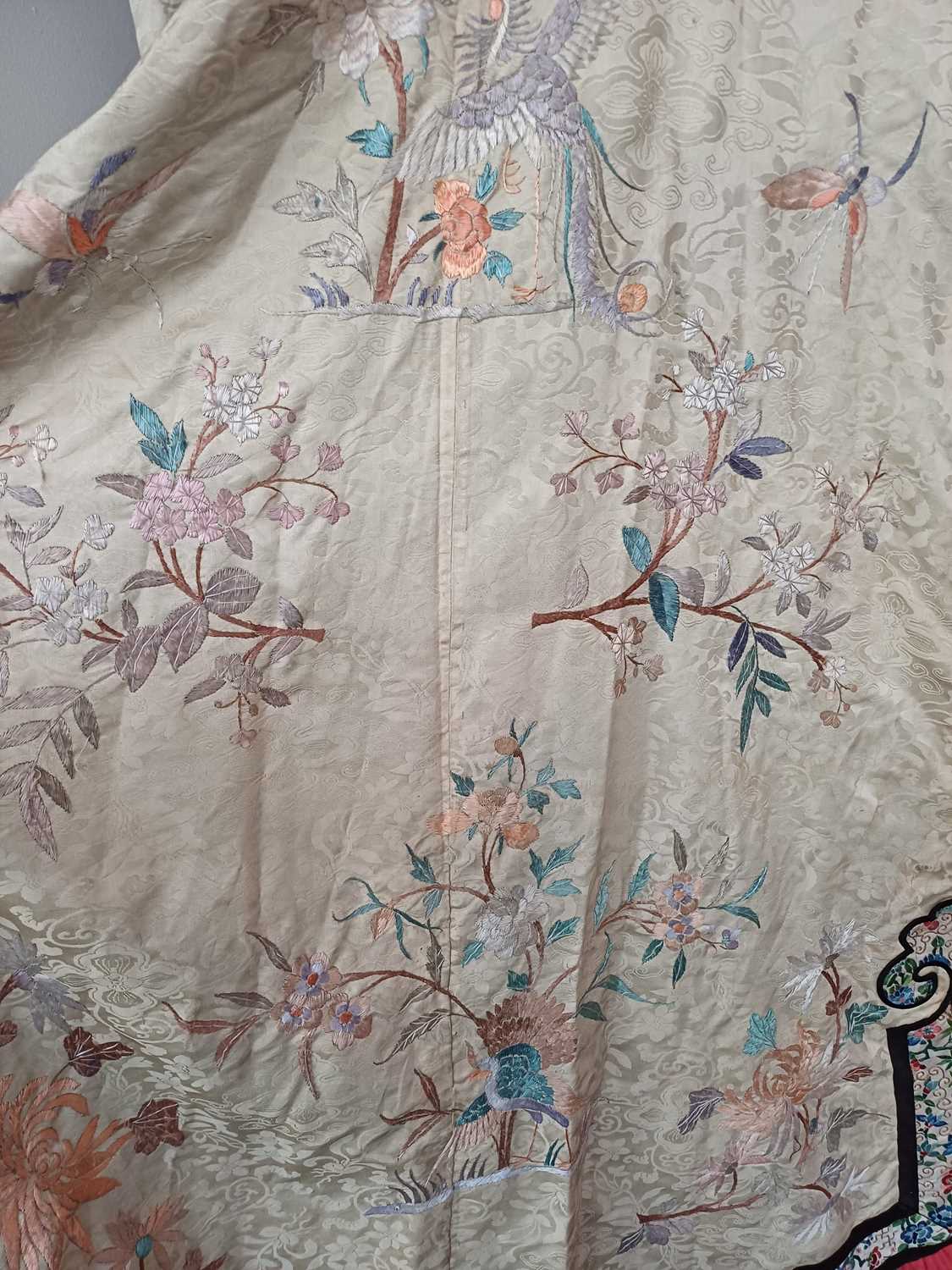 Early 20th Century Chinese Dark Cream Figured Silk Robe embroidered with decorative birds and floral - Image 6 of 31