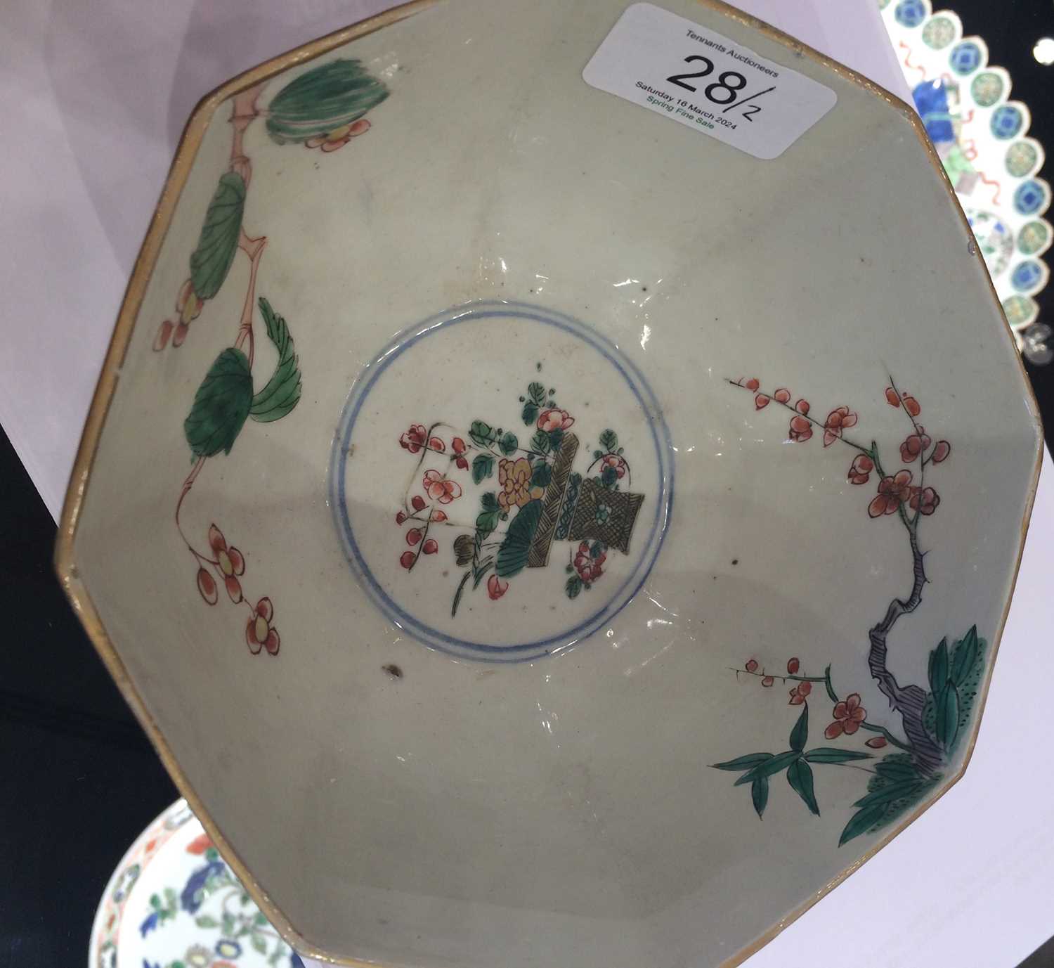 A Pair of Chinese Verte Imari Porcelain Octagonal Bowl, Kangxi, painted with alternating panels of - Image 7 of 15