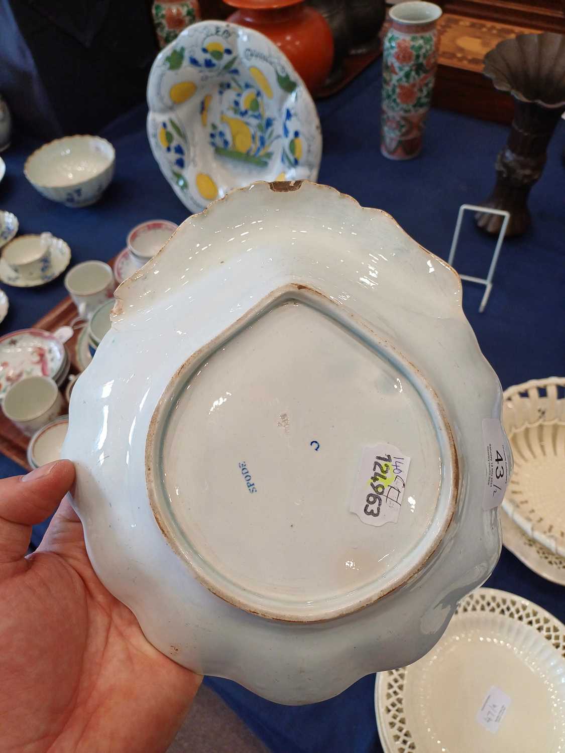 A Spode Pearlware Comport, circa 1820, of waved ovoid form and with shell moulded handles, printed - Image 5 of 6