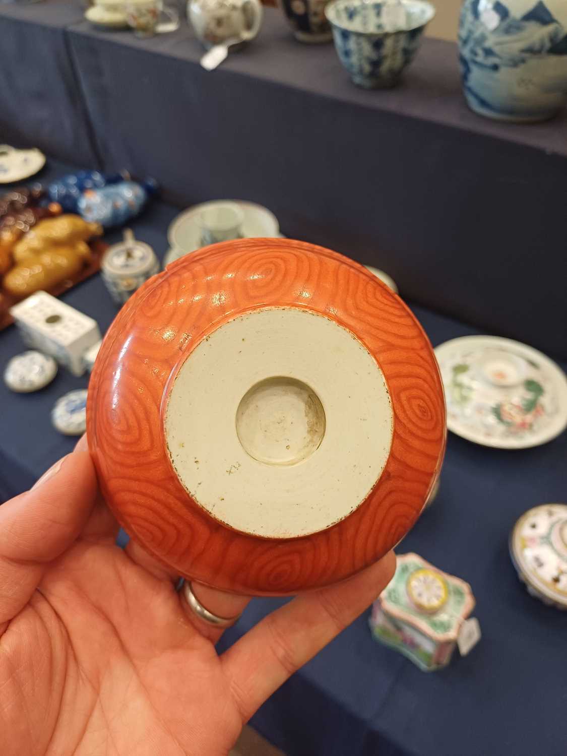 A Chinese Porcelain "Faux Bois" Bowl, 19th century, painted in red enamel with a simulated oyster - Image 16 of 18