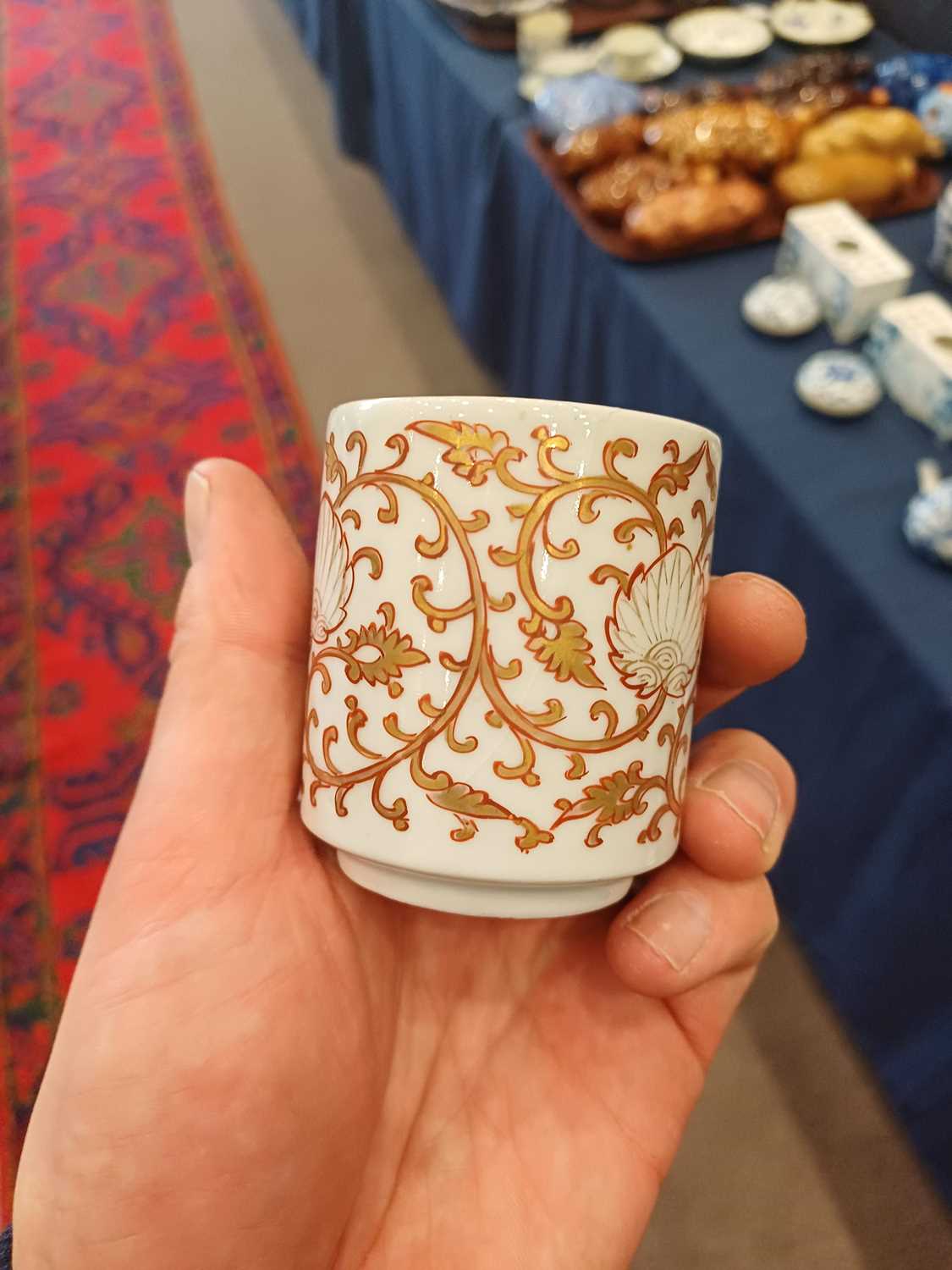 A Chinese Porcelain "Faux Bois" Bowl, 19th century, painted in red enamel with a simulated oyster - Image 9 of 18