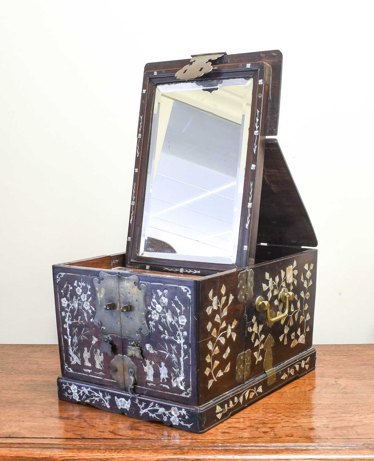 A Chinese Mother-of-Pearl-Inlaid Hardwood Travelling Dressing Table Cabinet, 19th century, of - Image 4 of 4