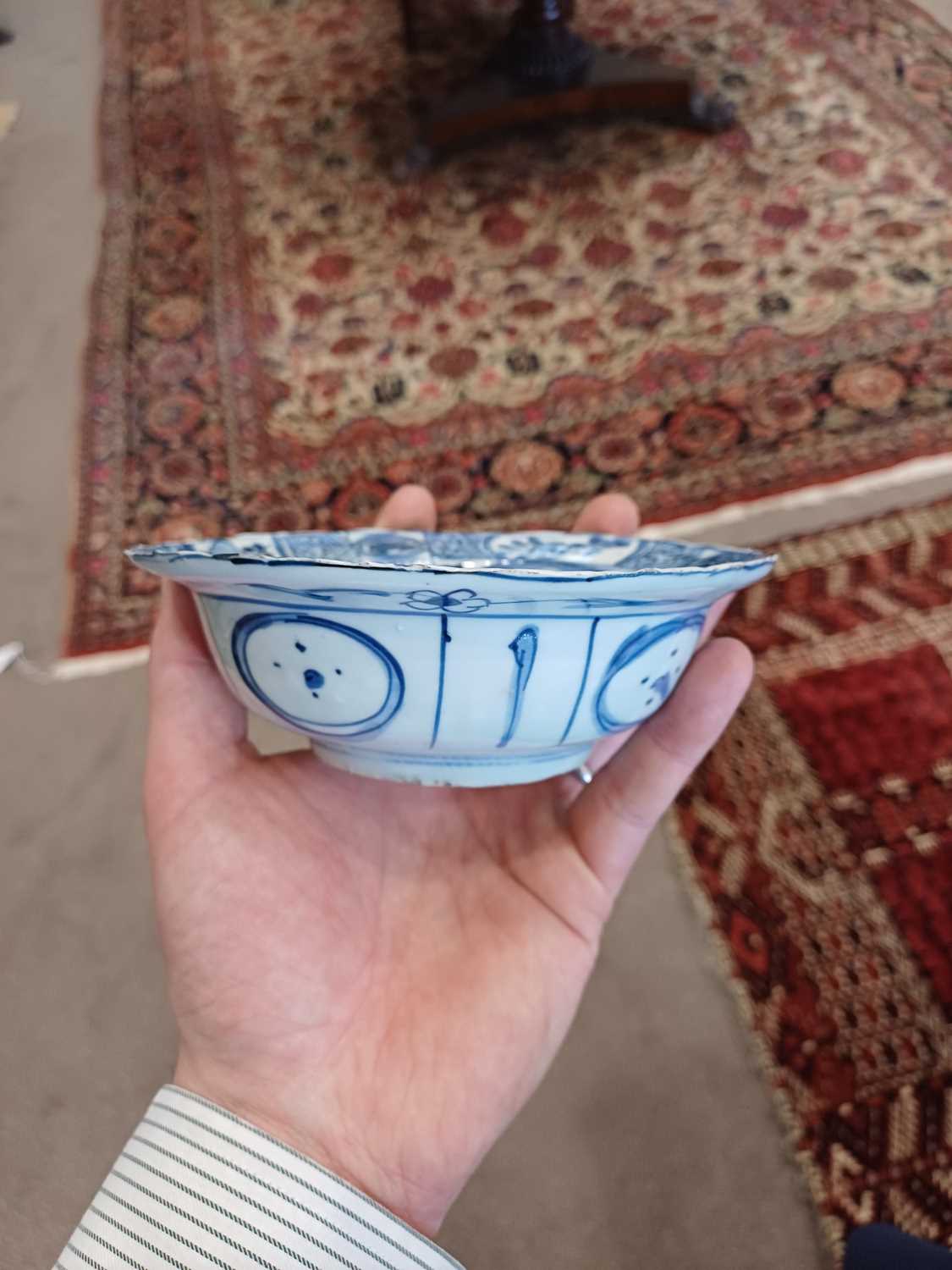 A Chinese Porcelain Bowl, Kangxi, of octagonal form and painted in underglaze blue with the eight - Image 4 of 12