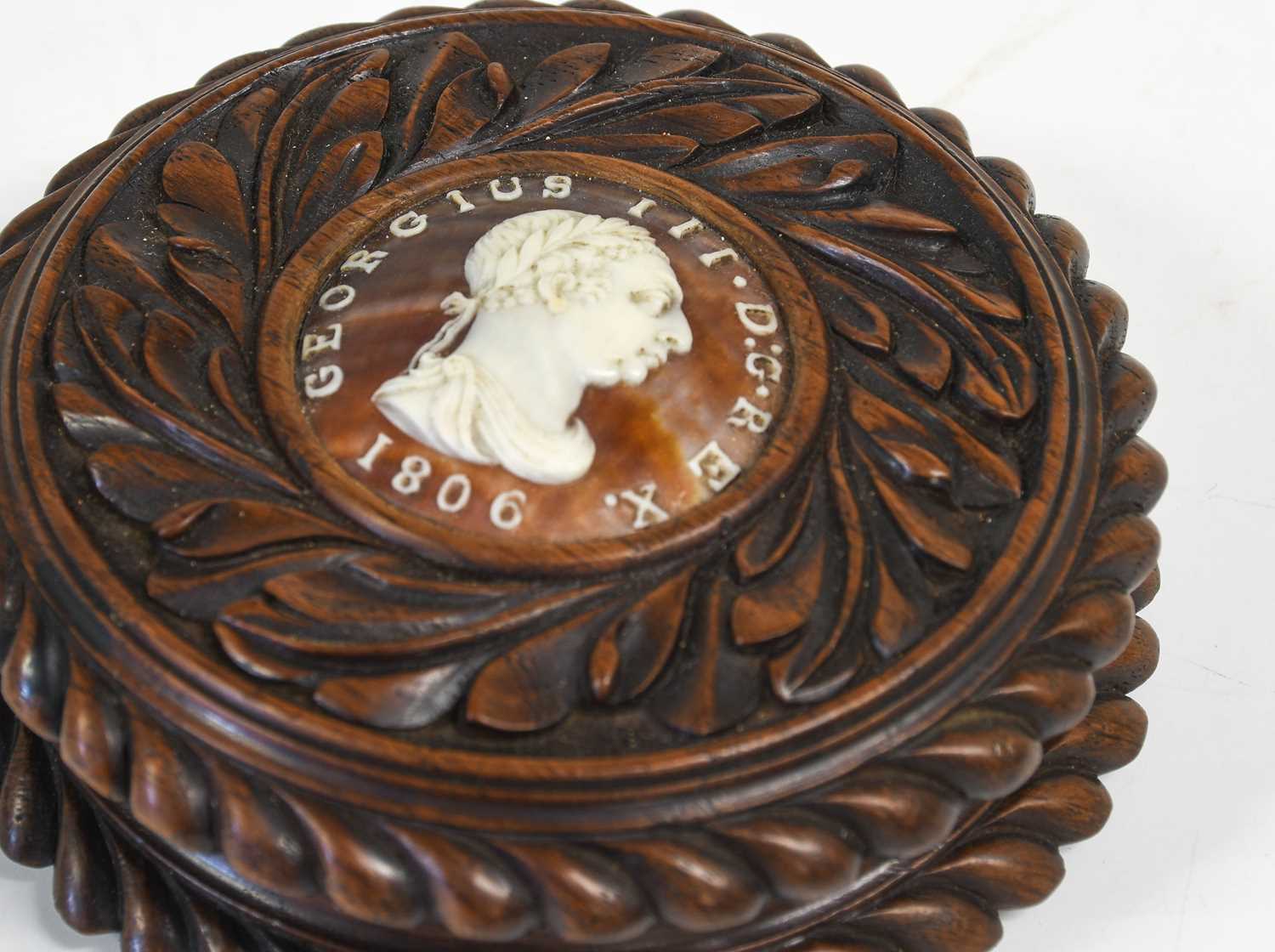 A George III Commemorative Walnut Snuffbox and Cover, dated 1806, of circular form, the cover set - Bild 2 aus 3