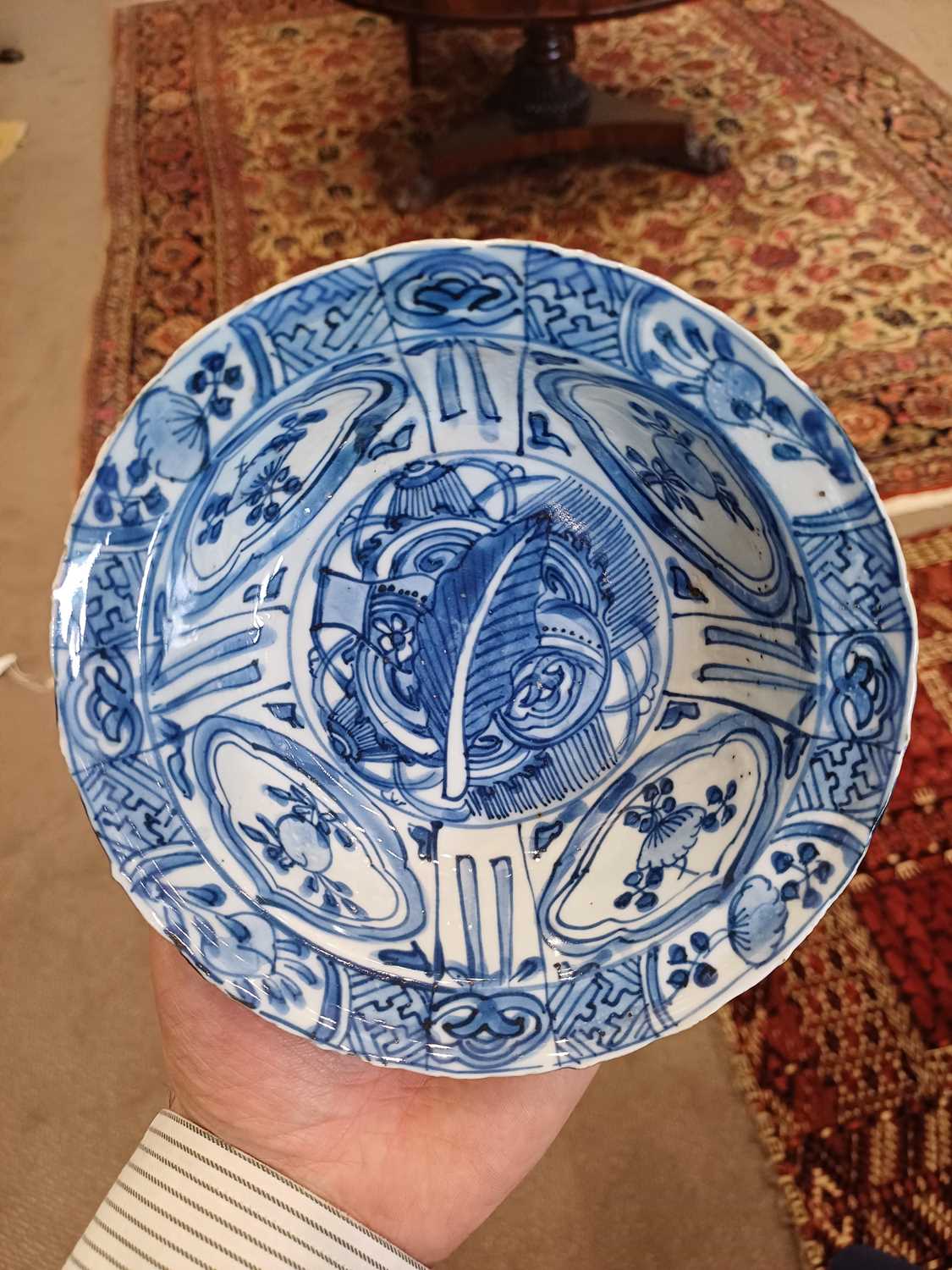 A Chinese Porcelain Bowl, Kangxi, of octagonal form and painted in underglaze blue with the eight - Image 6 of 12