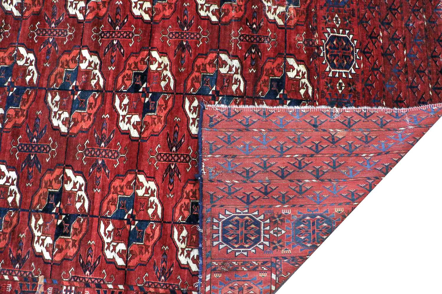 ~ Tekke Main Carpet Probably Merv, late 19th century The rich madder field with five rows of - Bild 3 aus 13